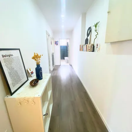 A Stone's Throw From The Fair 볼로냐